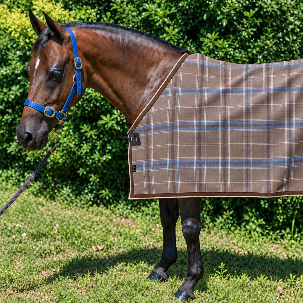 Ice Coffee Summer Weave rug only on a bay horse