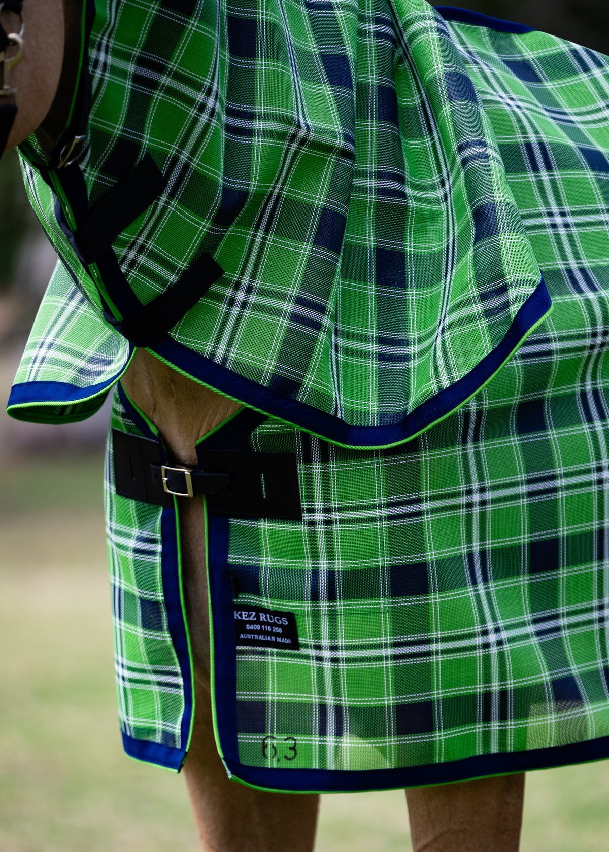 Close-up of buckles, navy binding and green piping on the Evergreen Ultra Mesh Summer Weave neck combo