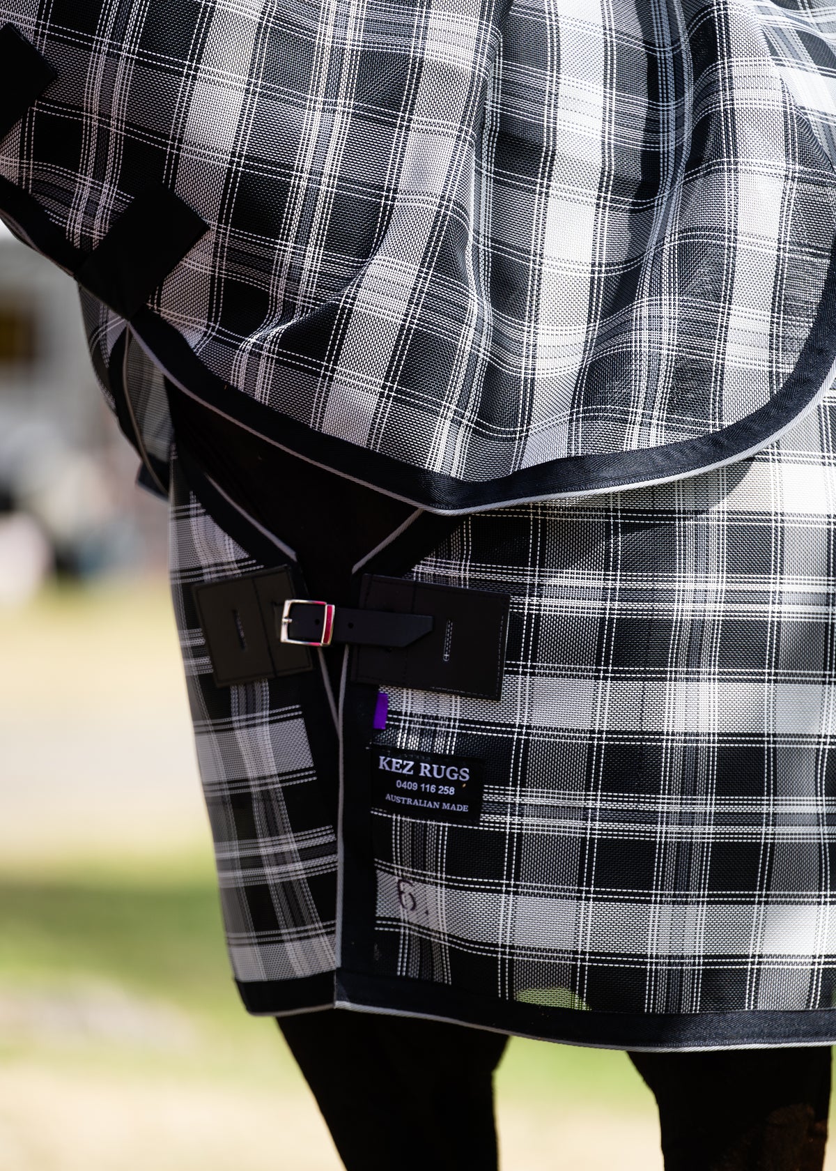 Storm Ultra Mesh Summer Weave neck combo, close-up of black binding and front fastening clips